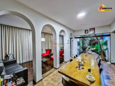 Casa com 3 Quartos à venda, 243m² no Bela Vista, Divinópolis