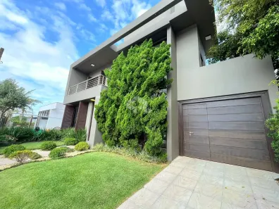 Casa com 3 Quartos à venda, 209m² no XANGRI-LÁ, Xangri-lá
