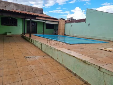 Casa com 2 Quartos à venda, 90m² no Pacaembu, Londrina