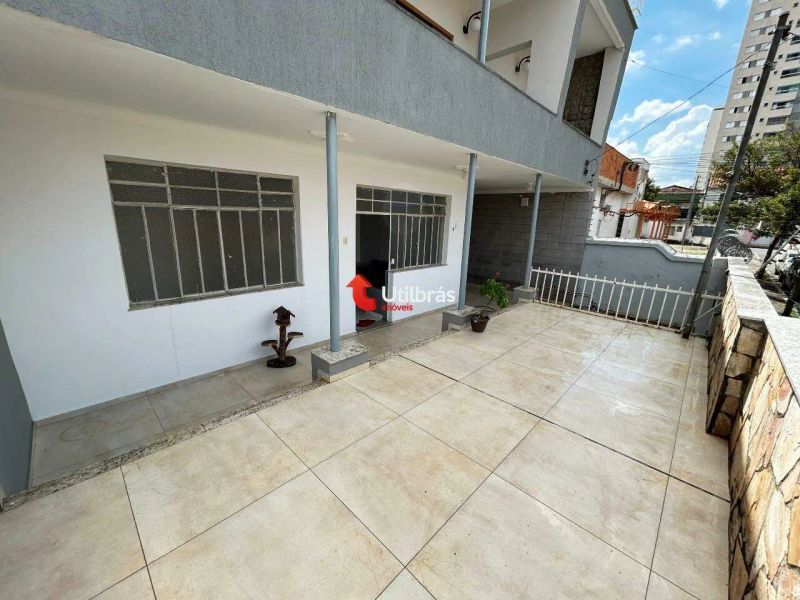 Casa com 4 quartos — Sagrada Família, Belo Horizonte
