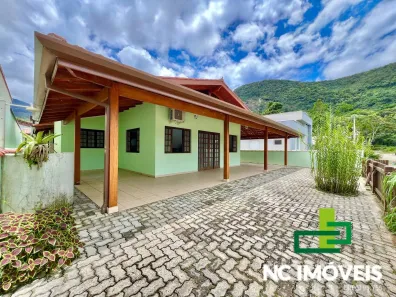 Casa de Condomínio com 3 Quartos à venda, 220m² no Mar Verde, Caraguatatuba