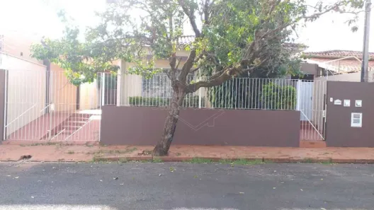 Casa com 3 Quartos para alugar, 110m² no Centro, Araraquara