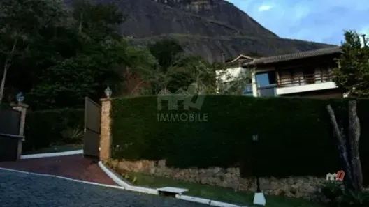 Casa de Condomínio com 4 Quartos à venda, 600m² no Samambaia, Petrópolis