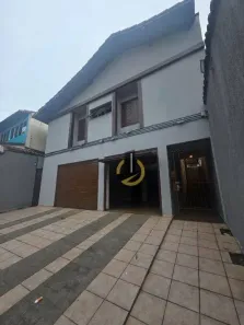 Sobrado com 3 Quartos para venda ou aluguel, 300m² no Vila Valparaíso, Santo André