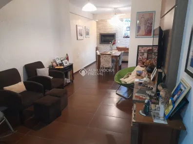 Casa de Condomínio com 3 Quartos para alugar, 200m² no Santo Antônio, Porto Alegre