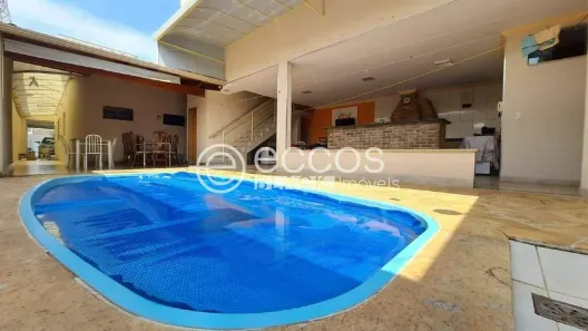 Casa com 4 Quartos à venda, 310m² no Brasil, Uberlândia