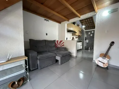 Casa de Condomínio com 2 Quartos para alugar, 55m² no Olaria, Canoas
