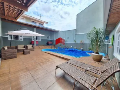 Sobrado com 4 Quartos à venda, 240m² no Costeira, São José dos Pinhais