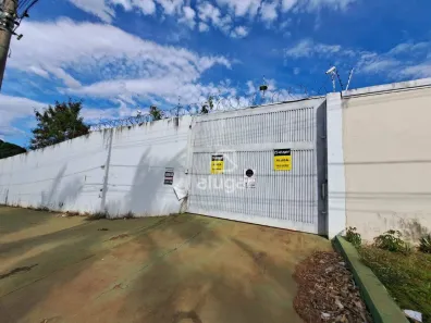 Prédio Comercial com 7 Quartos para alugar, 2000m² no Ibituruna, Montes Claros