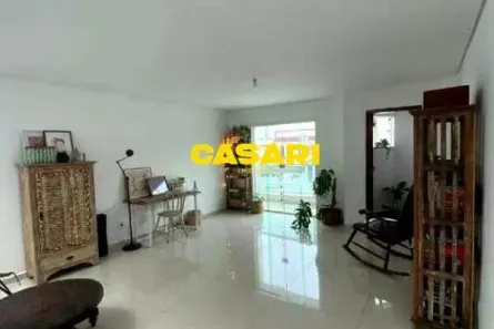 Sobrado com 4 Quartos à venda, 242m² no Vila Pinheirinho, Santo André