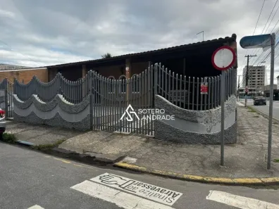 Casa com 4 Quartos à venda, 212m² no Centro, Caraguatatuba