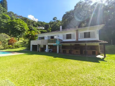 Casa com 3 Quartos à venda, 350m² no Pedro do Rio, Petrópolis