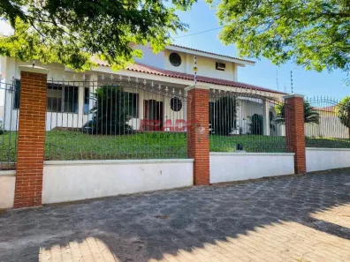 Casa com 5 Quartos para alugar, 804m² no Zona 05, Maringá