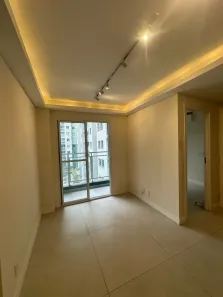Apartamento com 2 Quartos para alugar, 44m² no Santo Cristo, Rio de Janeiro