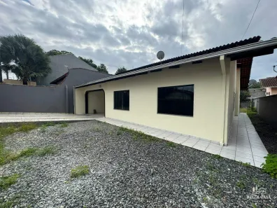 Casa com 4 Quartos para alugar, 170m² no Nova Brasília, Joinville