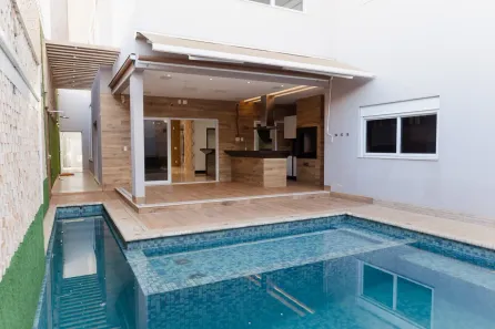Sobrado com 4 Quartos à venda, 337m² no Jardim Karaíba, Uberlândia