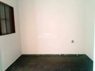 Casa com 2 Quartos para alugar, 55m² no Tubalina, Uberlândia