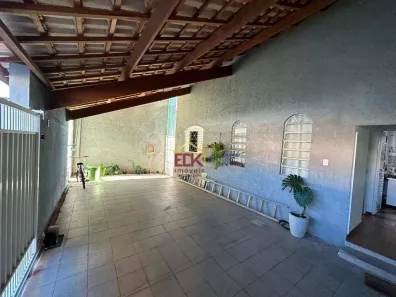 Sobrado com 3 Quartos à venda, 222m² no Jardim América, Taubaté