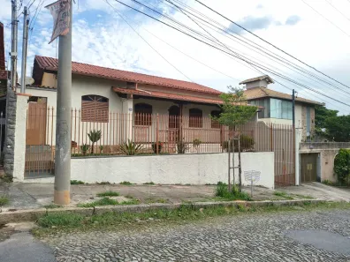 Casa com 3 Quartos para alugar, 228m² no Santa Inês, Belo Horizonte