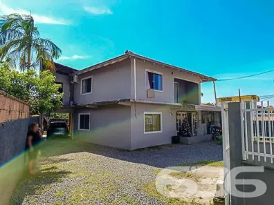 Sobrado com 4 Quartos à venda, 170m² no Boehmerwald, Joinville