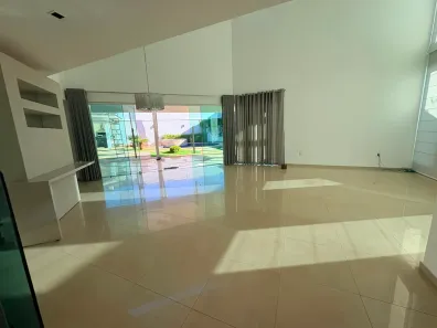 Sobrado com 4 Quartos para alugar, 366m² no Jardim Karaíba, Uberlândia