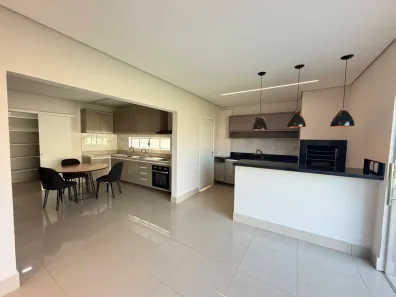 Casa com 4 Quartos para alugar, 220m² no Jardim Itália, Cuiabá
