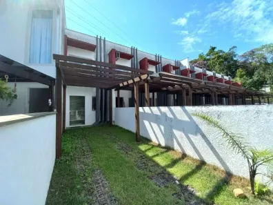 Casa com 2 Quartos para alugar, 60m² no Nova Brasília, Joinville