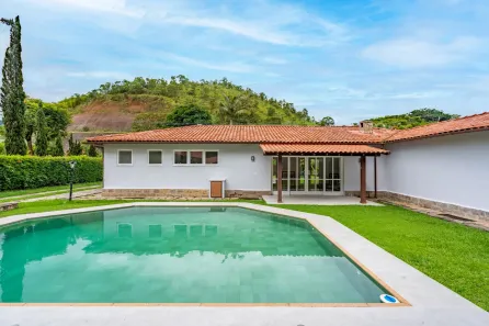 Casa de Condomínio com 5 Quartos à venda, 185m² no Itaipava, Petrópolis