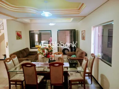 Casa com 4 Quartos à venda, 178m² no Universitário, Montes Claros