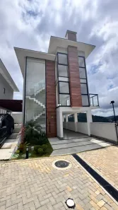 Casa de Condomínio com 5 Quartos à venda, 175m² no Tijuca, Teresópolis