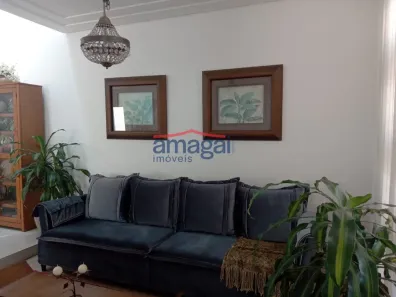 Sobrado com 3 Quartos à venda, 284m² no Jardim Santa Maria, Jacareí