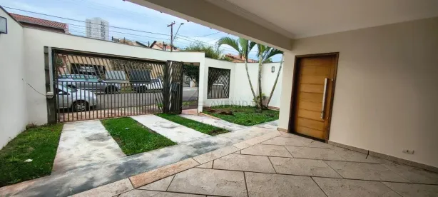 Casa com 3 Quartos para alugar, 200m² no Universitário, Londrina