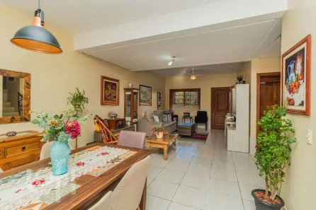 Casa com 3 Quartos à venda, 232m² no Camaquã, Porto Alegre