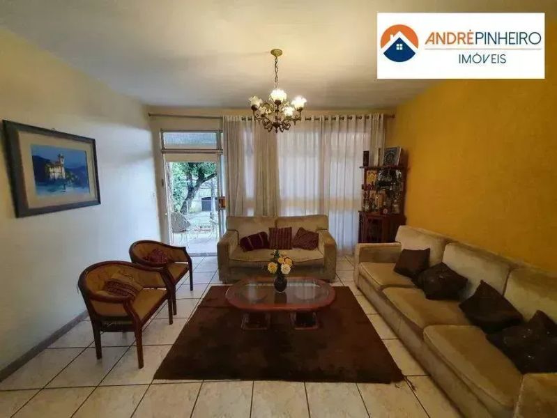 Casa com 4 quartos — Planalto, Belo Horizonte