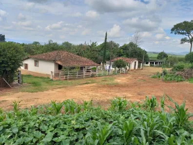 Fazenda/Sítio com 3 Quartos à venda, 150m² no , Piumhi