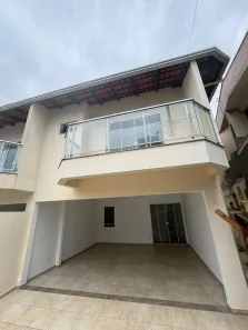Casa com 3 Quartos para alugar, 90m² no São João, Itajaí