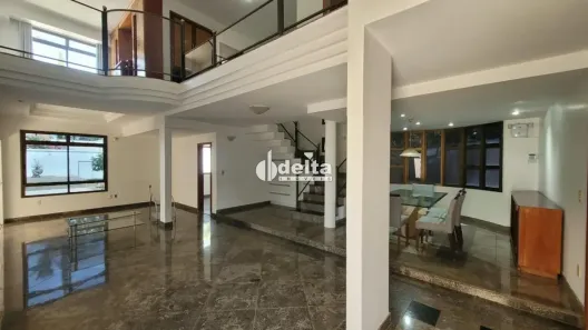 Casa com 4 Quartos para alugar, 400m² no Morada da Colina, Uberlândia