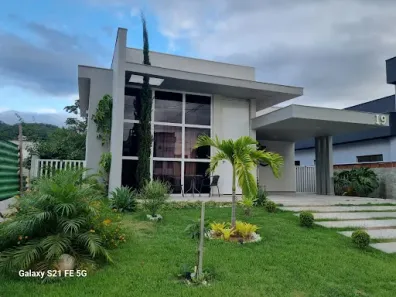 Casa de Condomínio com 3 Quartos para alugar, 195m² no Ubatiba, Maricá