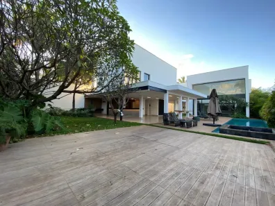 Sobrado com 4 Quartos à venda, 670m² no Morada da Colina, Uberlândia