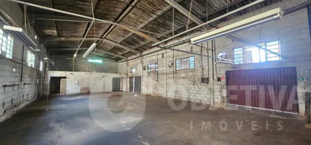 Galpão/Depósito/Armazém para alugar, 340m² no Segismundo Pereira, Uberlândia