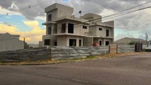 Sobrado com 3 Quartos à venda, 203m² no Campo Comprido, Curitiba