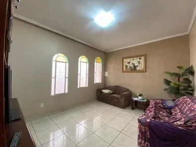 Casa com 3 Quartos à venda, 231m² no Presidente Roosevelt, Uberlândia