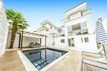 Casa de Condomínio com 4 Quartos à venda, 380m² no Pilarzinho, Curitiba