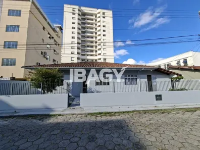 Casa com 4 Quartos para alugar, 81m² no Trindade, Florianópolis
