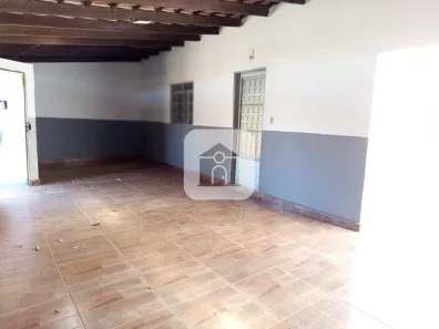 Casa com 3 Quartos à venda, 200m² no Milenium, Araguari