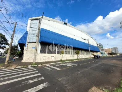 Ponto Comercial à venda, 3960m² no Santa Mônica, Uberlândia