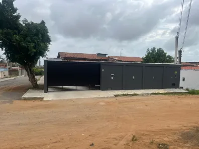 Casa com 4 Quartos à venda, 257m² no Candelária, Natal