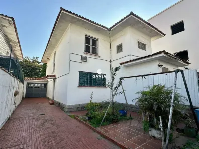 Imóvel Comercial com 12 Quartos à venda, 736m² no Gonzaga, Santos