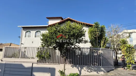 Casa com 5 Quartos à venda, 250m² no Ouro Preto, Belo Horizonte
