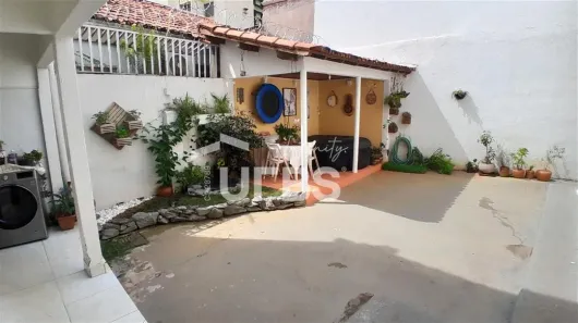 Sobrado com 6 Quartos à venda, 350m² no Setor Central, Goiânia
